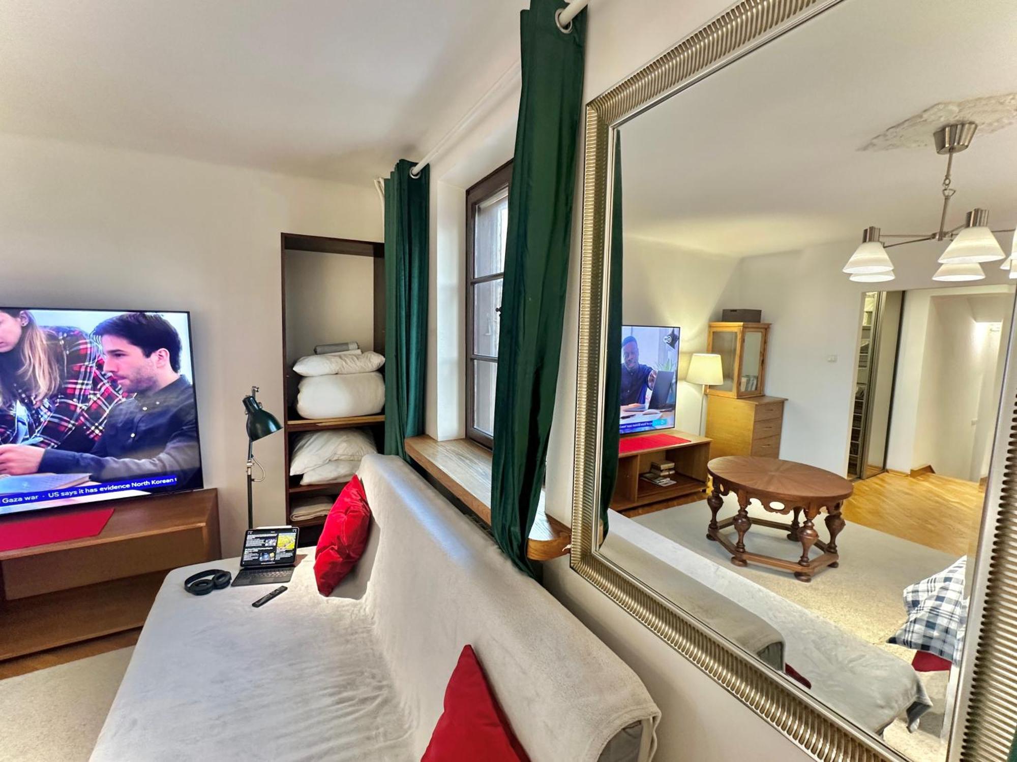 Old Town View Wifi 300 Mb/s Huge Screen Netflix Appletv Amazontv Lägenhet Warszawa